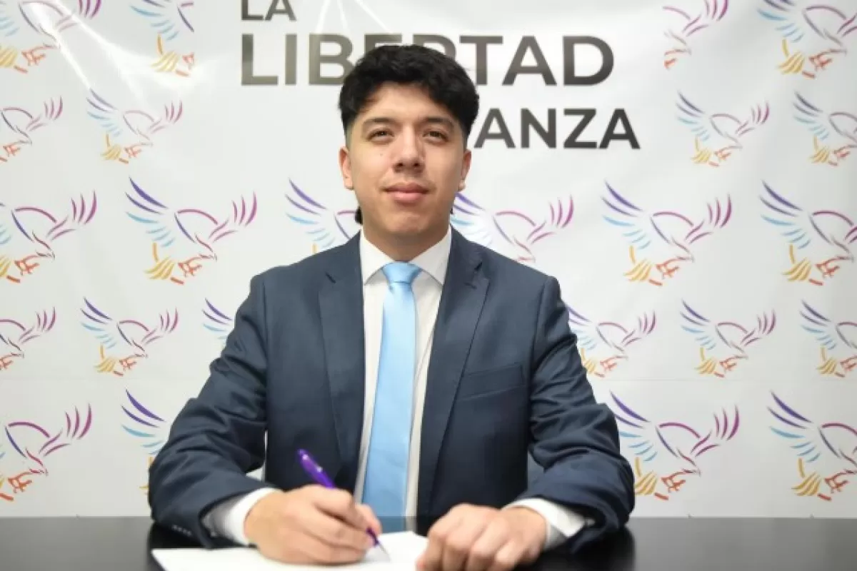 El libertario que asume en la provincia rompe el molde al proclamarse orgullosamente peronista