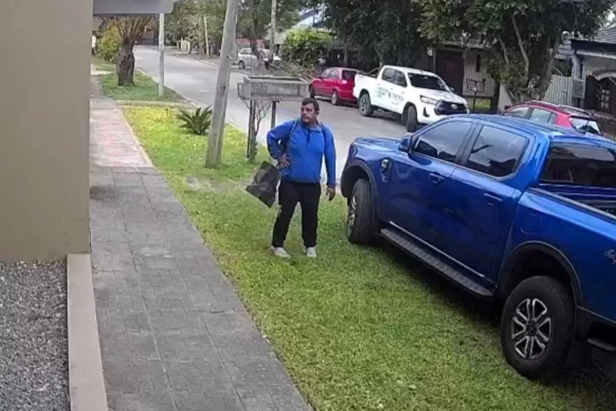 A d&iacute;as de una audiencia clave, el denunciante de Pareja mostr&oacute; un video y habl&oacute; de nuevos aprietes frente a su domicilio