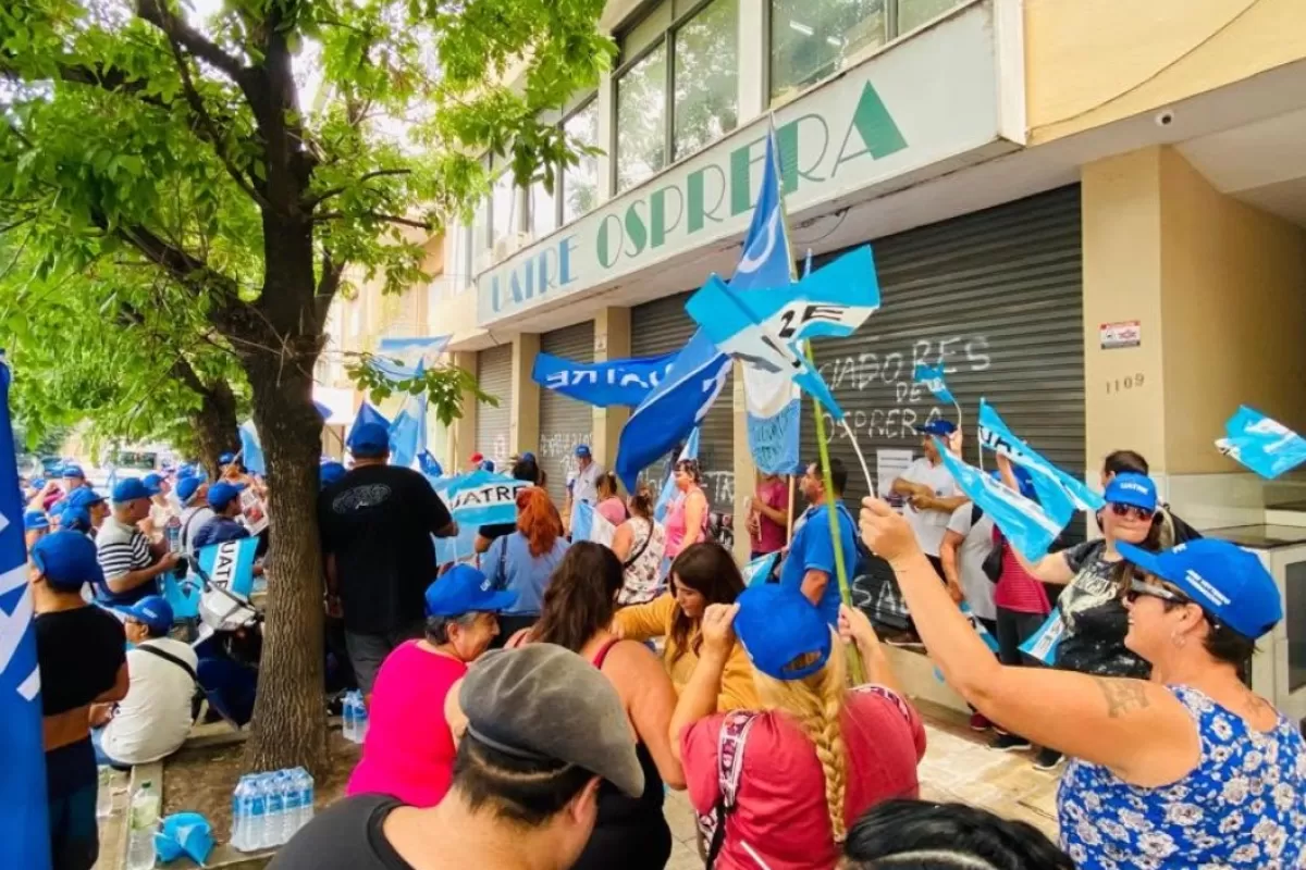 Una familia denuncia que OSPRERA no respondi&oacute; mientras acompa&ntilde;aba a un menor internado lejos de Santa Fe