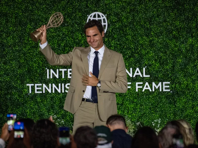 VIDEO | Roger Federer ingres&oacute; al Sal&oacute;n de la Fama del tenis y rompi&oacute; en llanto por el discurso de su esposa