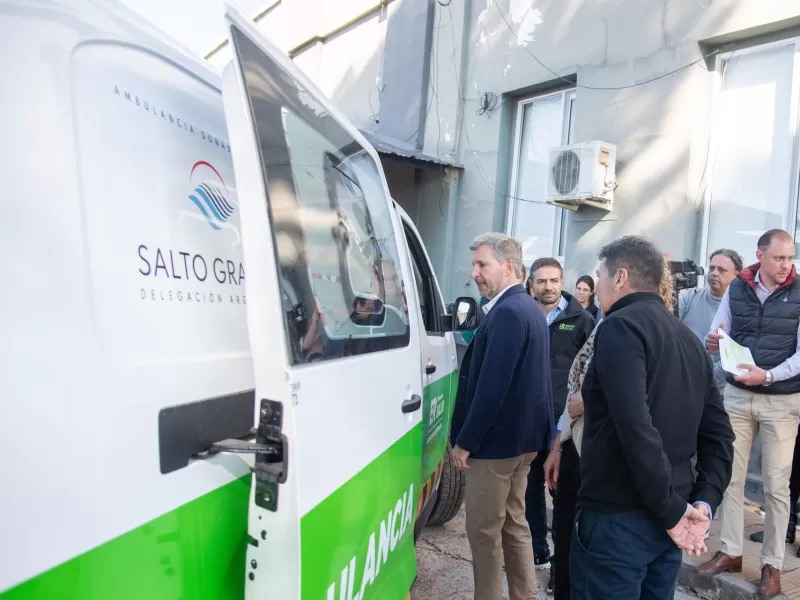 Frigerio entregó ambulancias y recorrió las obras de hospitales en Basavilbaso y Rosario del Tala