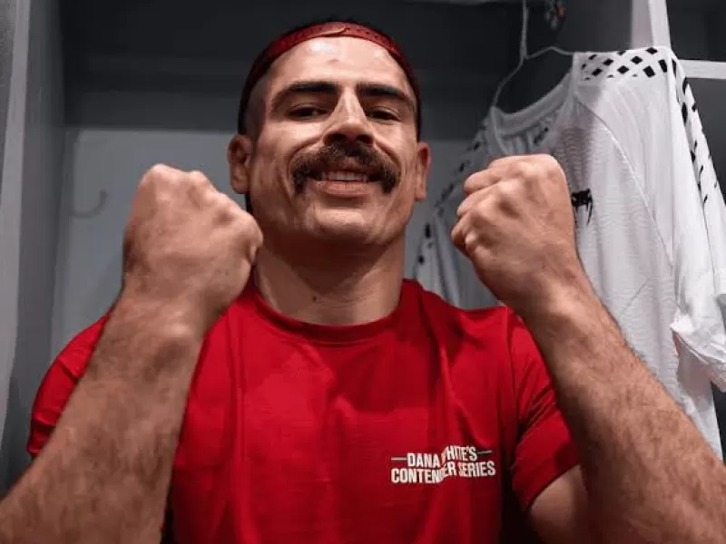 VIDEO | Del uniforme al oct&aacute;gono: es polic&iacute;a, est&aacute; invicto y consigui&oacute; un contrato con UFC