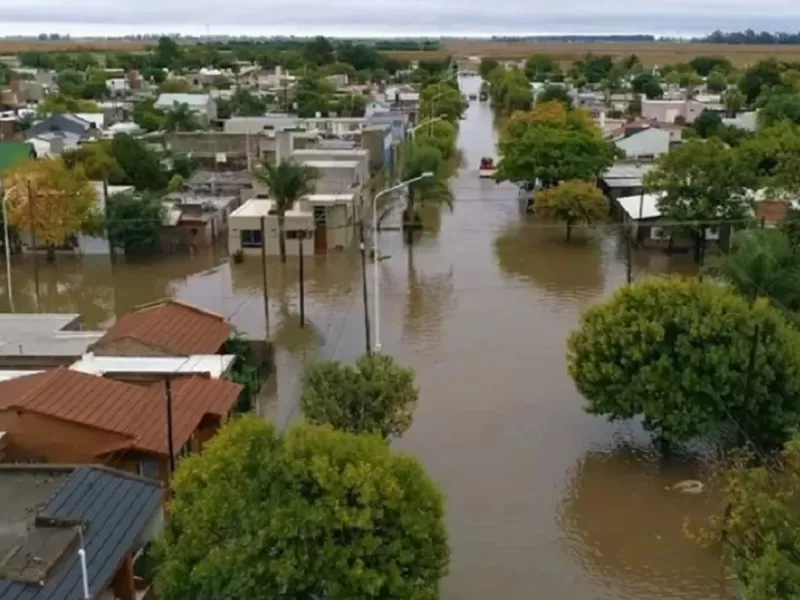 Zárate: la Ruta 9 colapsó y cerraron el paso hacia Entre Ríos
