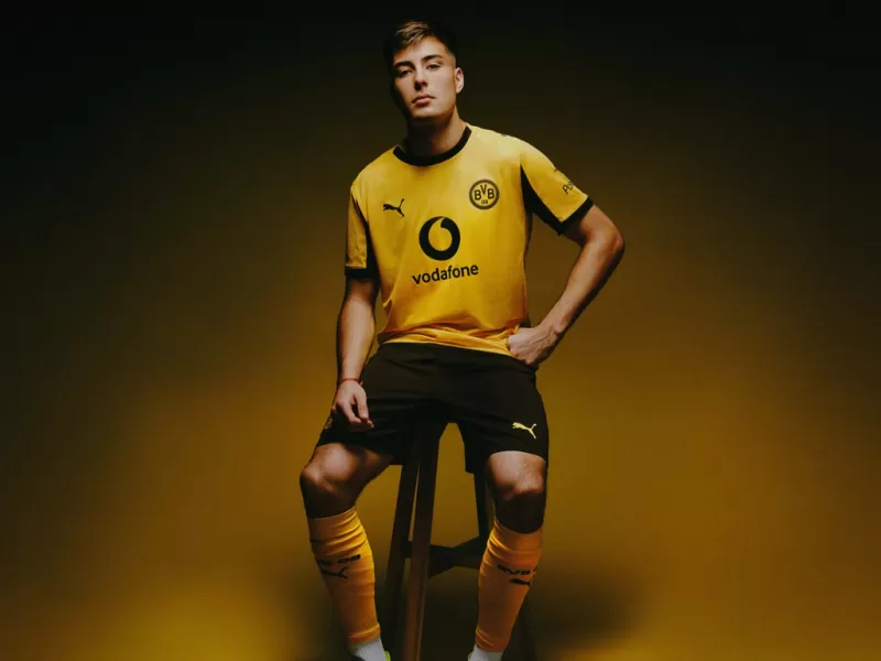 Aaron Anselmino, presentado como nuevo jugador del Borussia Dortmund