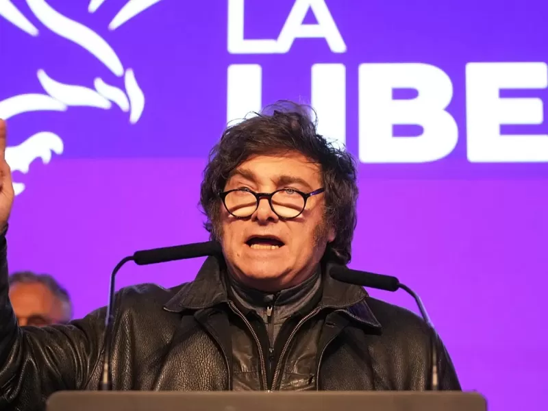 Entre internas, juramentos y viajes: Milei se juega todo para ordenar la casa y mostrarse como líder global de la ultraderecha