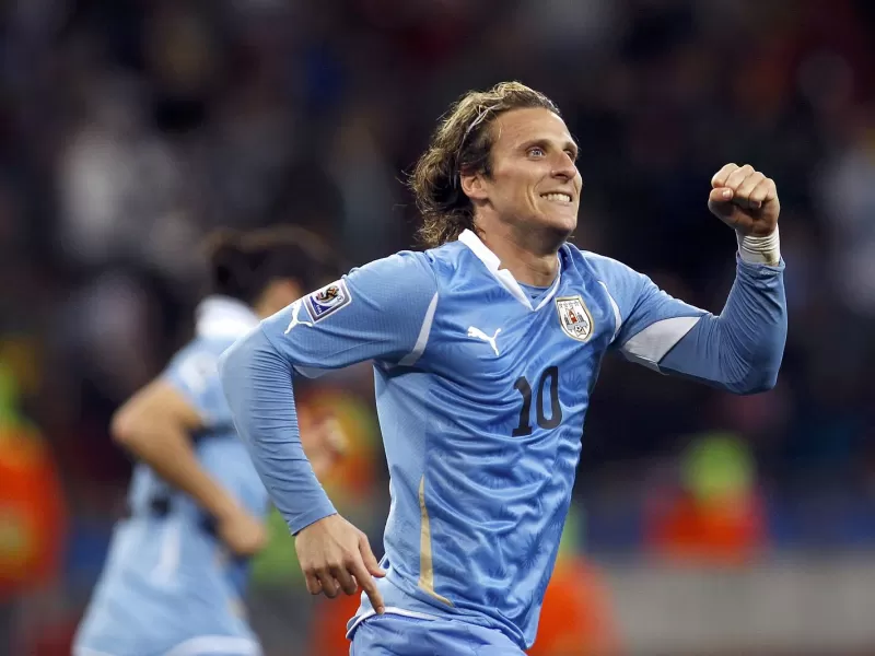 VIDEO | Diego Forlán se fracturó tres costillas durante un partido en Uruguay