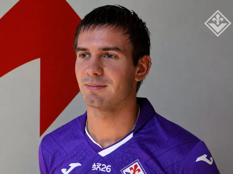 Franco Mastantuono fue presentado en Fiorentina y cont&oacute; por qu&eacute; eligi&oacute; al club