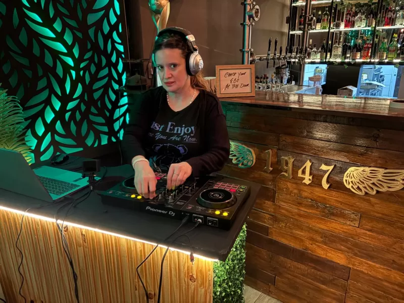 De Buenos Aires al exterior: los DJ’s que mezclan beats con solidaridad animal
