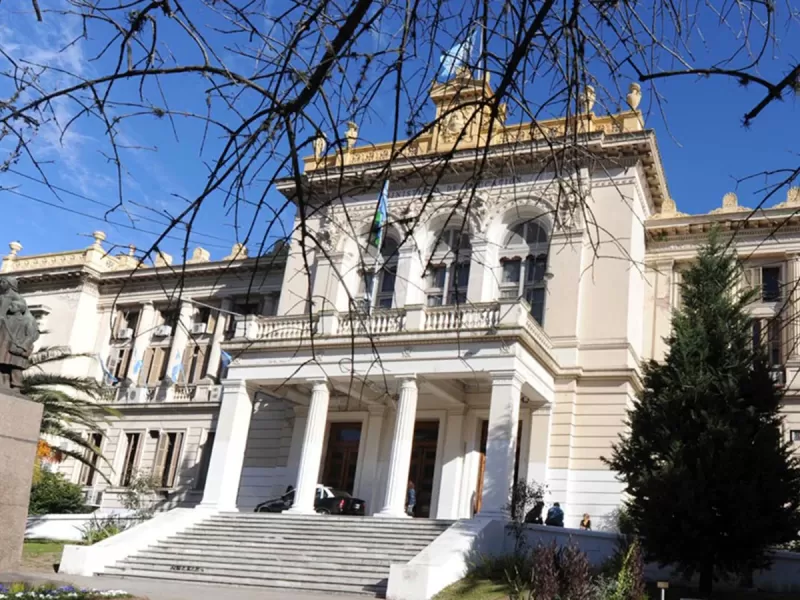 Posible caso de incompatibilidades y presuntas irregularidades en la Dirección de Educación Artística