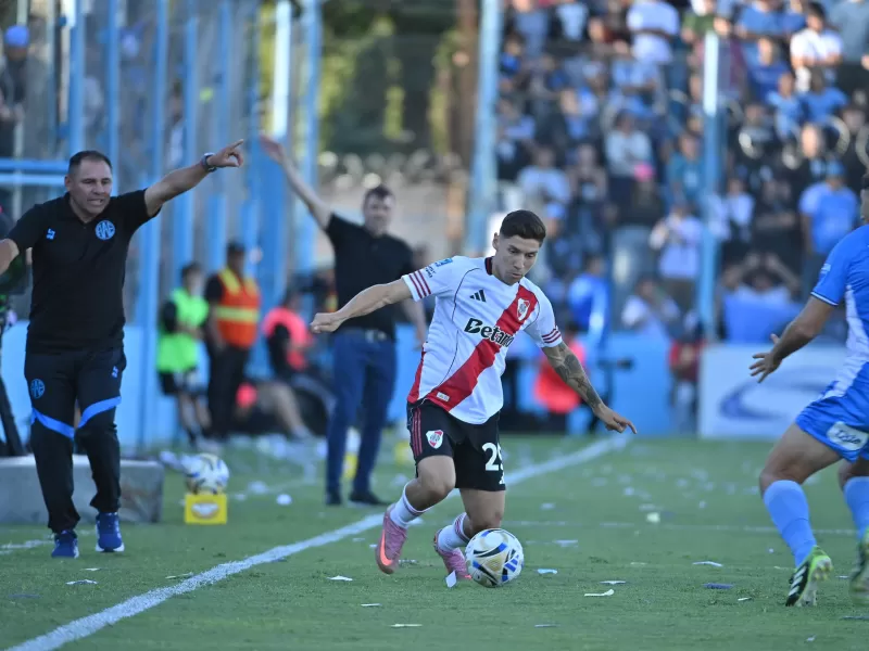 VIDEO | River venci&oacute; a Estudiantes de R&iacute;o Cuarto con decisiones discutidas y es l&iacute;der