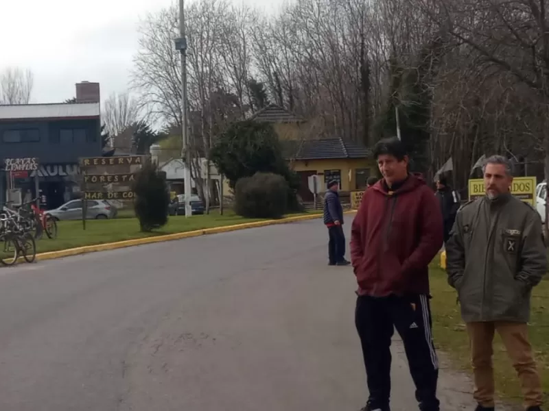 Vecinos de Mar Chiquita salieron a reclamar respuestas y Lagos y Untacle se sumaron a la movilizaci&oacute;n