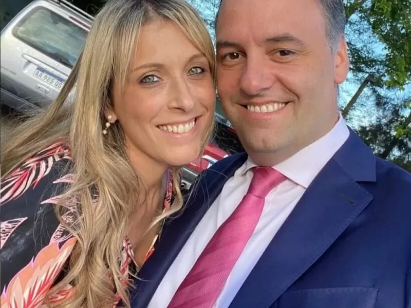 Archivaron la causa contra Manuel Adorni por el viaje de su esposa, pero persisten cuestionamientos