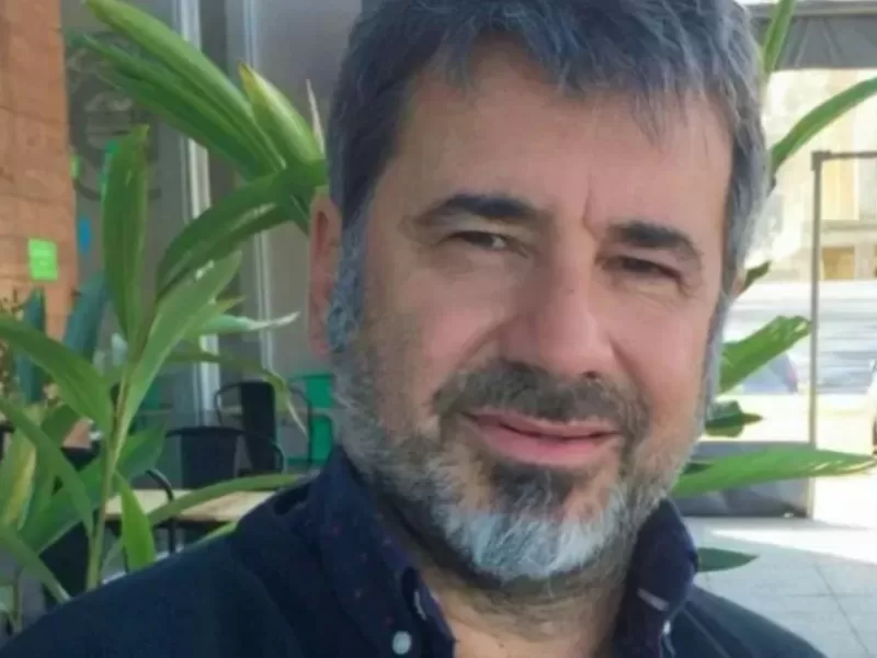 Claudio García critica modelo económico actual y lo compara con Menem