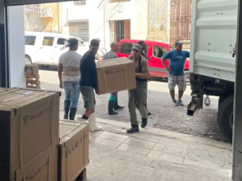 Llegaron a Cuba 45 equipos fotovoltaicos financiados por una campa&ntilde;a solidaria para ni&ntilde;os electrodependientes