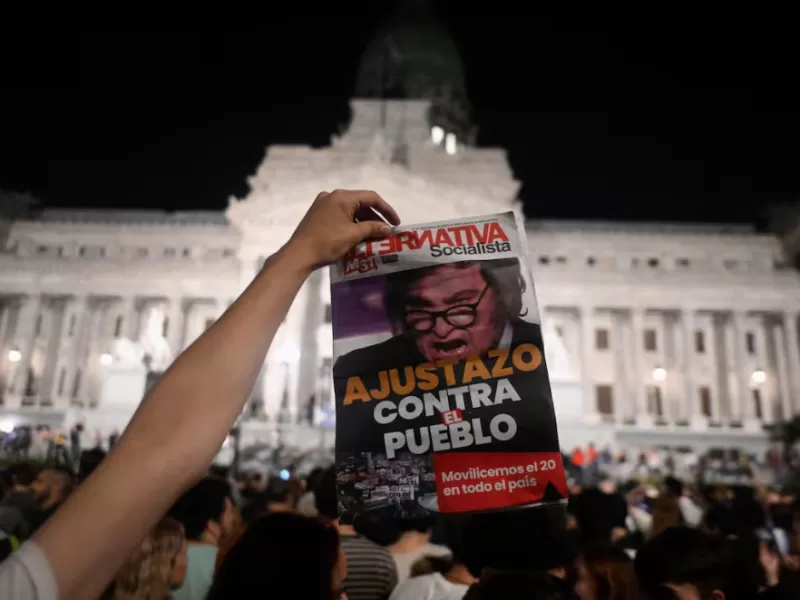 Crece la oposici&oacute;n a Milei: radicales, peronistas y socialistas buscan ofrecer otro proyecto de pa&iacute;s