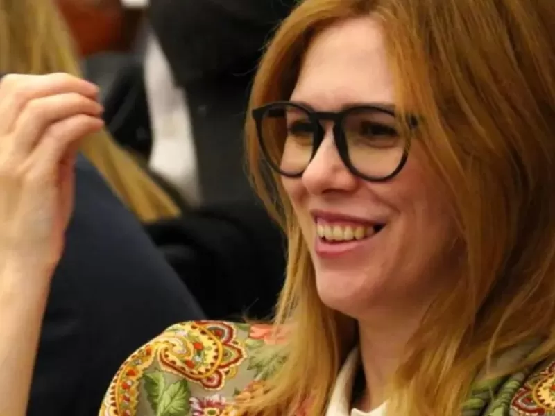 &iquest;De qu&eacute; sirve una diputada que solo sabe escupir y ser escupida?