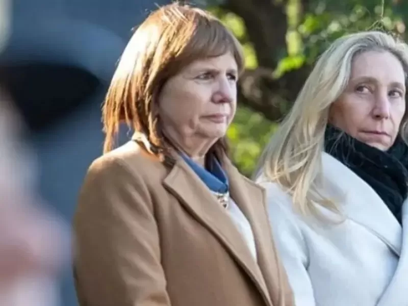 Se mueven las fichas: con una mirada hacia adelante y otra de reojo- retorcida