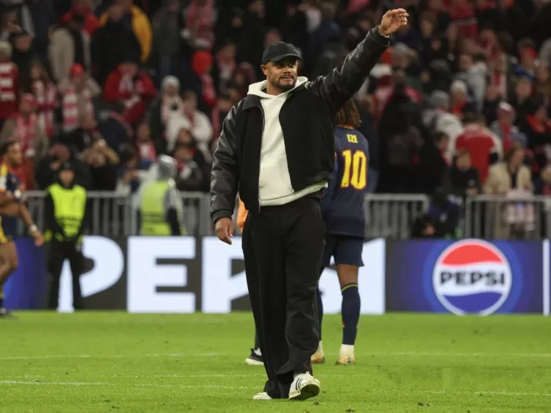 Vincent Kompany recibi&oacute; el alta tras desplomarse en un entrenamiento del Bayern M&uacute;nich