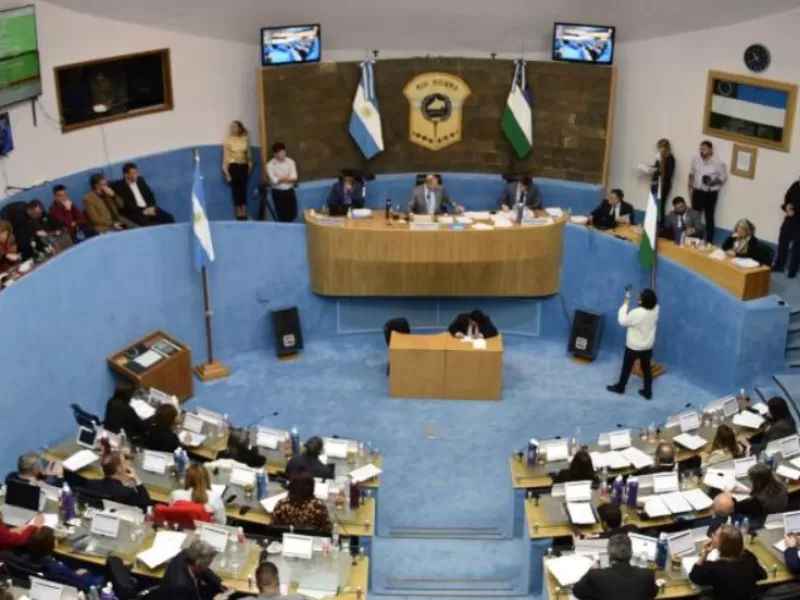 Weretilneck impulsa en Río Negro un endeudamiento masivo y desata críticas por el uso de fondos corrientes