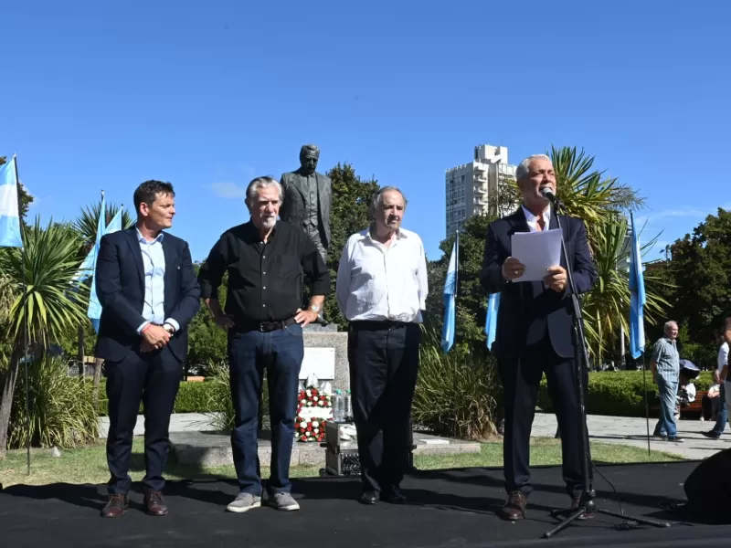 Homenaje a Ra&uacute;l Alfons&iacute;n en La Plata reuni&oacute; a dirigentes radicales y referentes pol&iacute;ticos