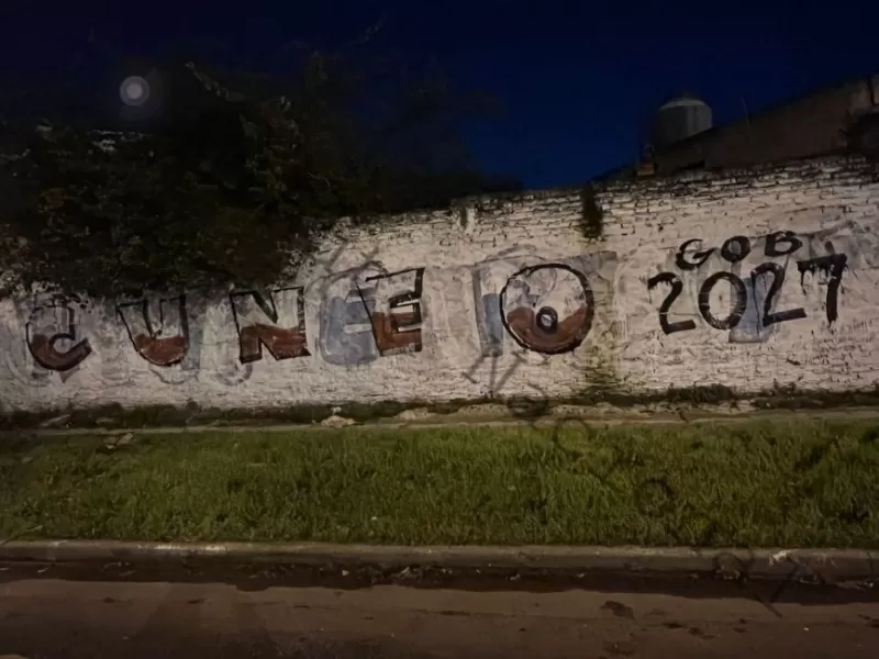 Con murales en distintos municipios, Santiago Cúneo suma presencia callejera antes del inicio formal de la carrera electoral