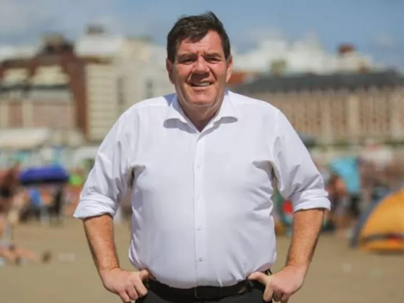 Apuntan contra Guillermo Montenegro por entregar el Minella a una firma bajo sospecha