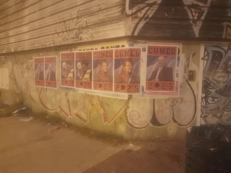 Cartelería masiva promueve a Santiago Cúneo como candidato a diputado