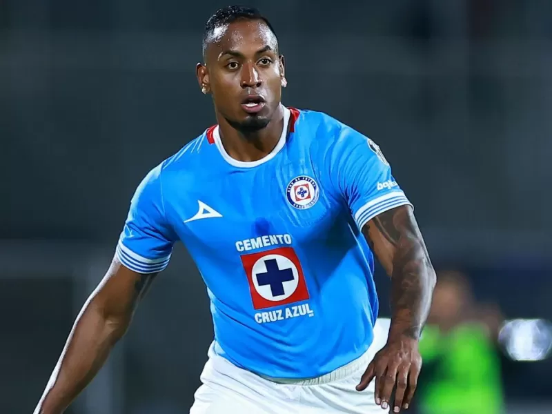 River ofert&oacute; por un defensor mundialista, pero Cruz Azul rechaz&oacute; la propuesta