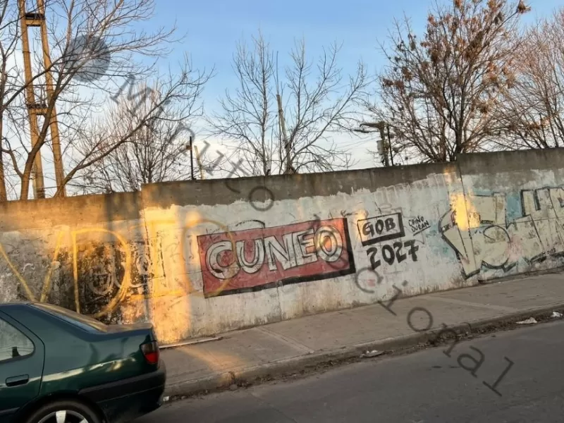 Con murales en distintos municipios, Santiago Cúneo suma presencia callejera antes del inicio formal de la carrera electoral