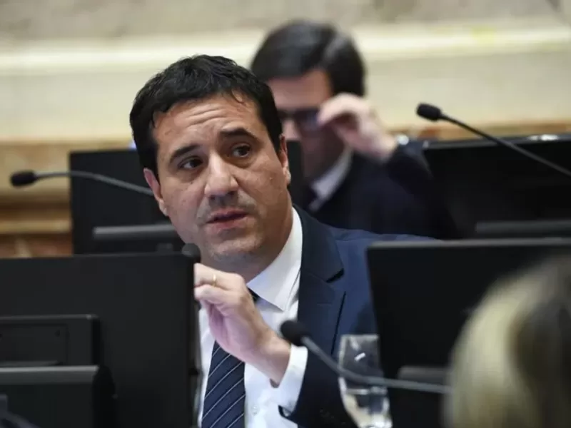 Maximiliano Abad, en medio de una transición convulsionada: emboscada política en Mar del Plata y tensiones en Tandil