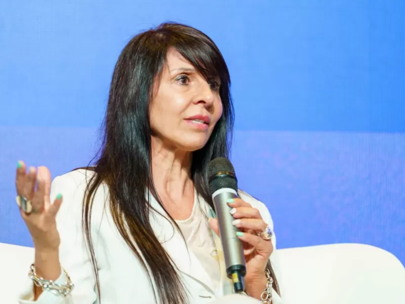 La situación de Lorena Villaverde se agrava tras demandas por jornadas extenuantes y tareas fuera de convenio