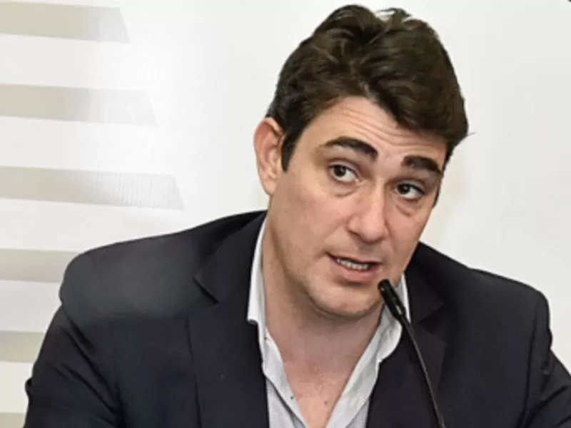 Cero obras, 1300 millones y campaña política: el legado que Iguacel no explica