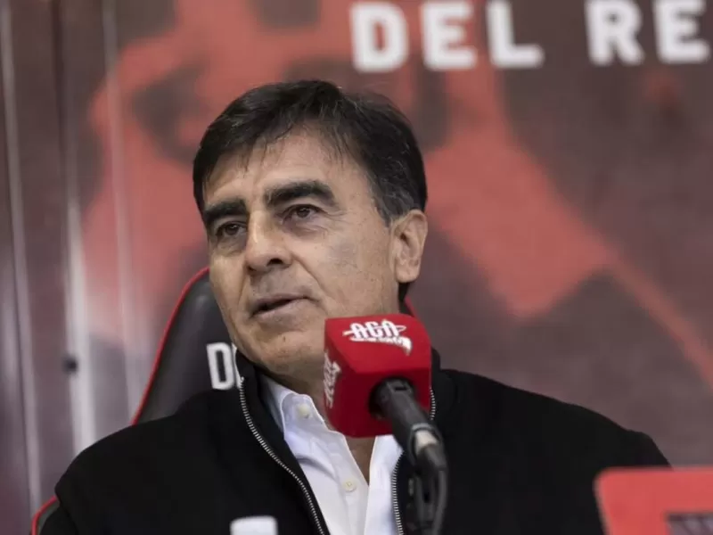 Gustavo Quinteros fue despedido de Independiente tras la goleada ante Atl&eacute;tico Tucum&aacute;n