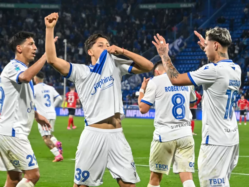 VIDEO | V&eacute;lez venci&oacute; a Independiente y qued&oacute; como &uacute;nico l&iacute;der con puntaje ideal