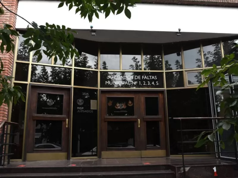 Vecinos de Mar del Plata exponen fallas en el servicio de una dependencia clave y denuncian destrato