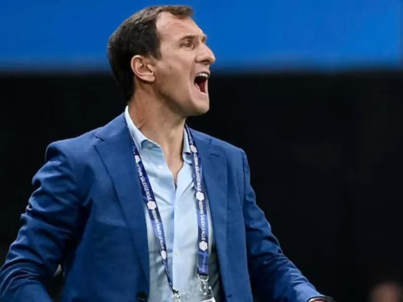 VIDEO | Arruabarrena lleg&oacute; al pa&iacute;s y qued&oacute; a un paso de iniciar su segundo ciclo en Boca