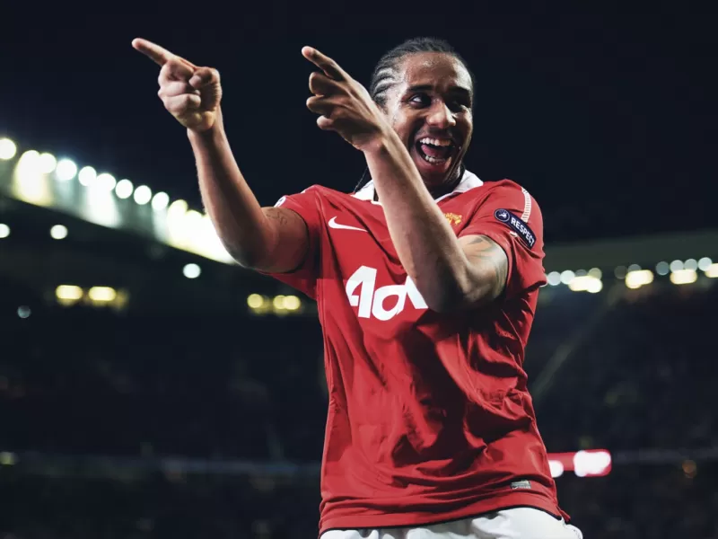 Exjugador del Manchester United enfrenta prisión si no paga pensión alimenticia