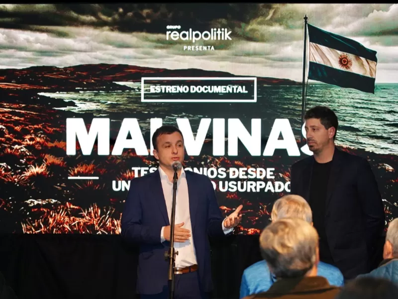 Grupo Realpolitik present&oacute; un documental filmado en las islas y abri&oacute; un debate con veteranos