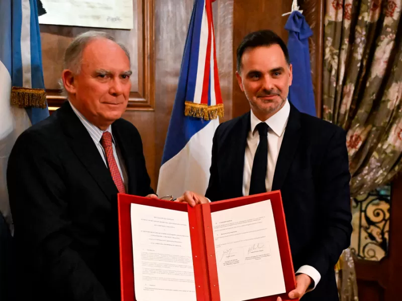Argentina y Francia firman acuerdo para impulsar inversiones en litio y minerales críticos
