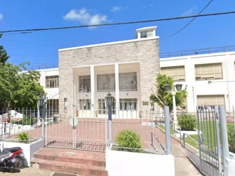 Esc&aacute;ndalo en La Plata por un preso por abuso que tendr&iacute;a identidad falsa y beneficios indebidos