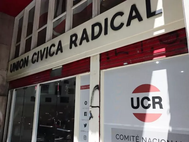 Radichetas con peluca fueron expulsados de la UCR en el Congreso