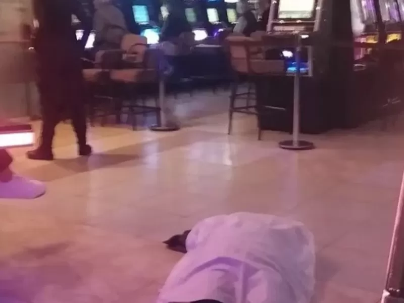 Una mujer murió en un bingo y los apostadores siguieron jugando como si nada