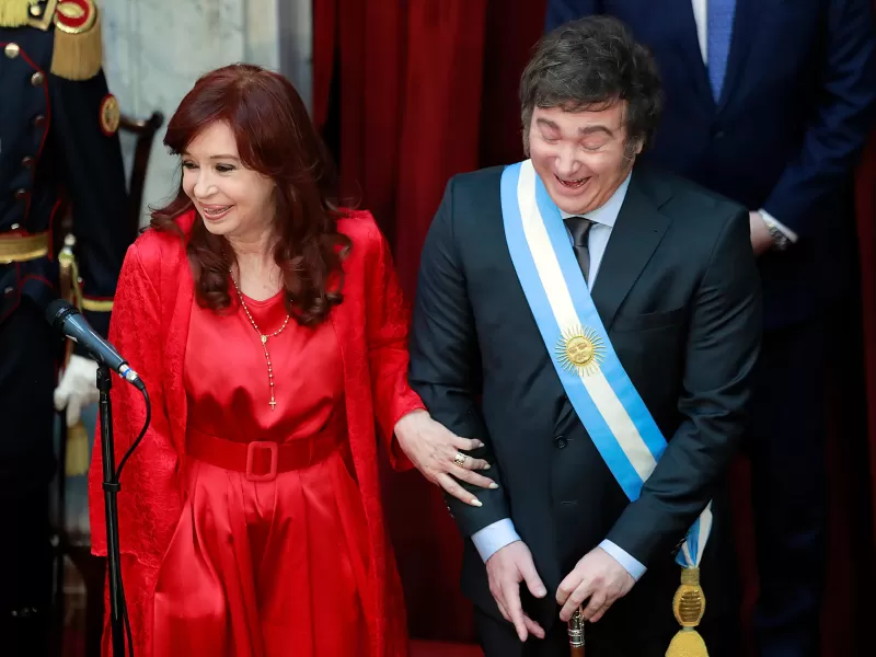 Aseguran que en el peronismo crecen las especulaciones sobre un eventual indulto de Milei a Cristina Kirchner