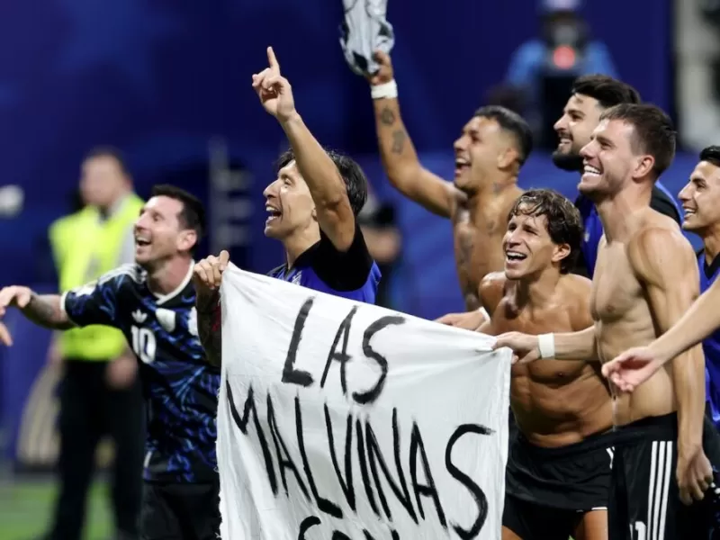 La Scaloneta dej&oacute; en evidencia a Milei con la bandera de Malvinas