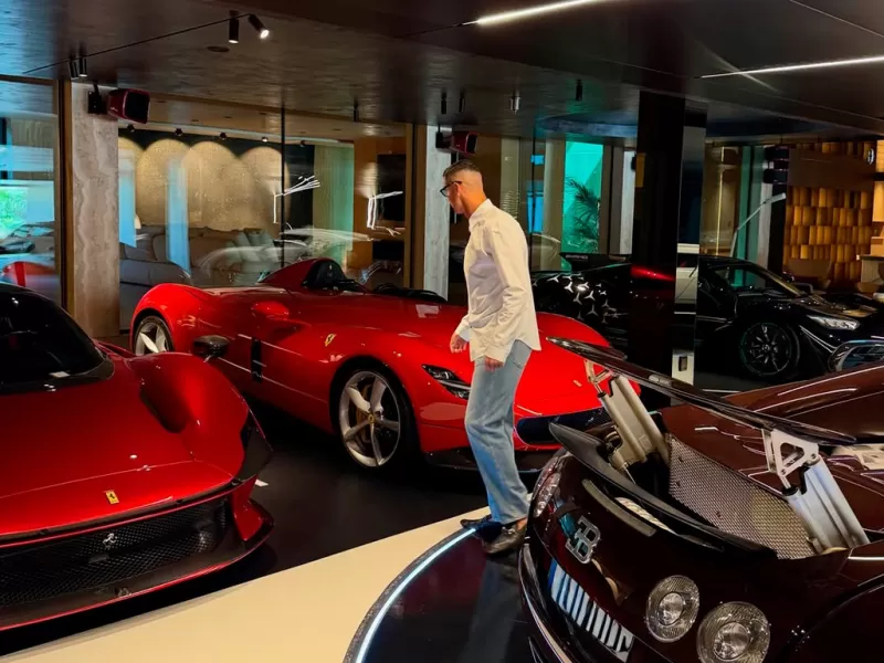 Cristiano Ronaldo exhibi&oacute; su millonaria colecci&oacute;n de autos de lujo: cu&aacute;les son las joyas de su garage
