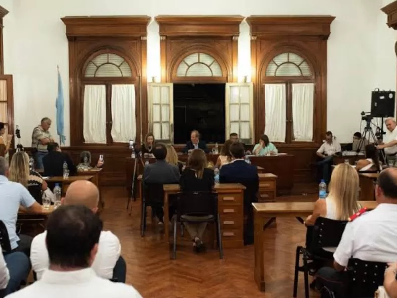 Se quej&oacute; por salir fotografiado durante una sesi&oacute;n p&uacute;blica del Concejo de 9 de Julio