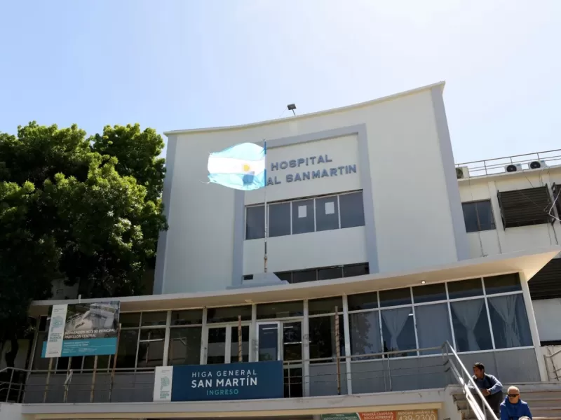 Hospital público de La Plata se inunda tras inversiones millonarias
