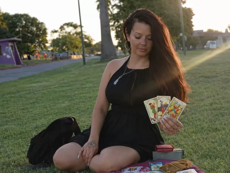 Karen Light lanzó su estudio integral de Tarot y proyecta un 2026 de expansión con terapias espirituales y talleres