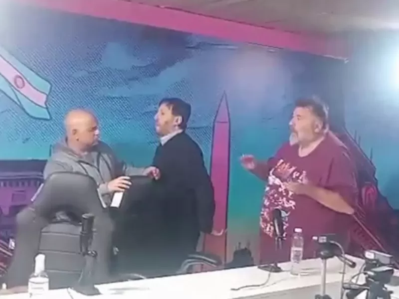 Mario Casalongue inició su programa con demora por los incidentes entre panelistas