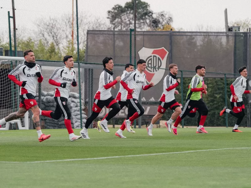River se rearma en Ezeiza: Almada volvi&oacute; lesionado de la Selecci&oacute;n y Ponzio prepara un amistoso ante V&eacute;lez